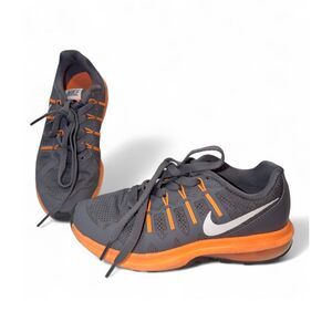 Nike Air Max Dynasty 2 (GS) Boys Dark Grey/Orange/Black Model 820268-018 Size 5Y